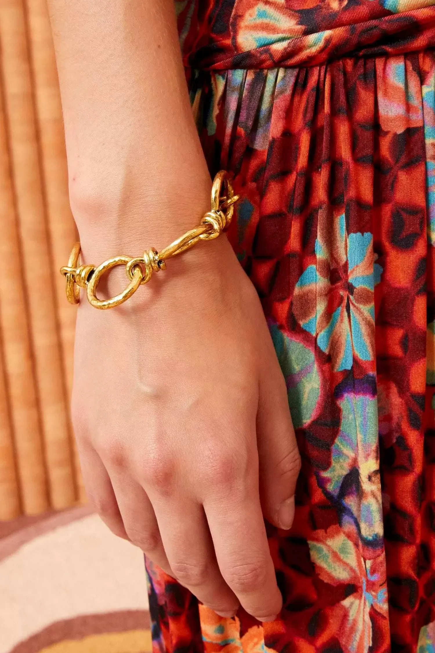 Ulla Johnson Hammered Circle Chain Armband