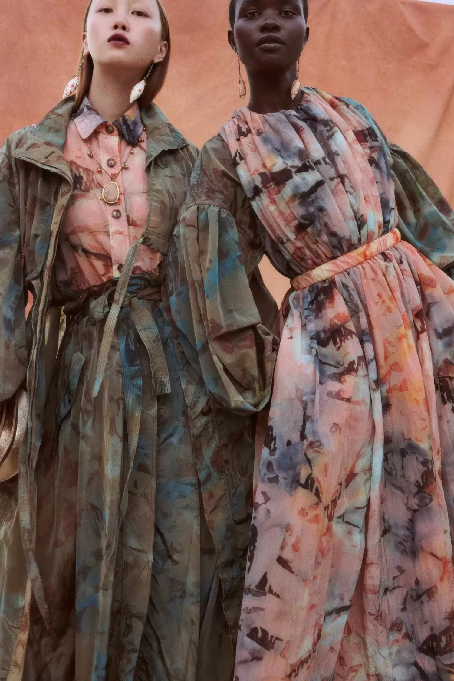 Ulla Johnson Hammered Textured Organic Stone Halskjede